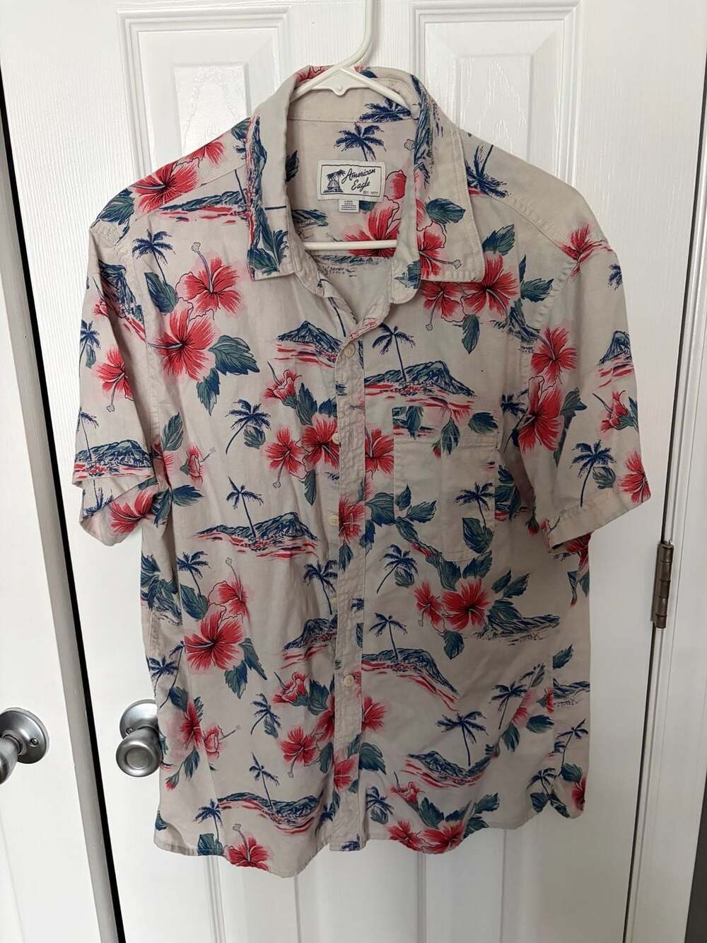 American Eagle Men's Hibiscus Tropical Print Short Sleeve Button-Down